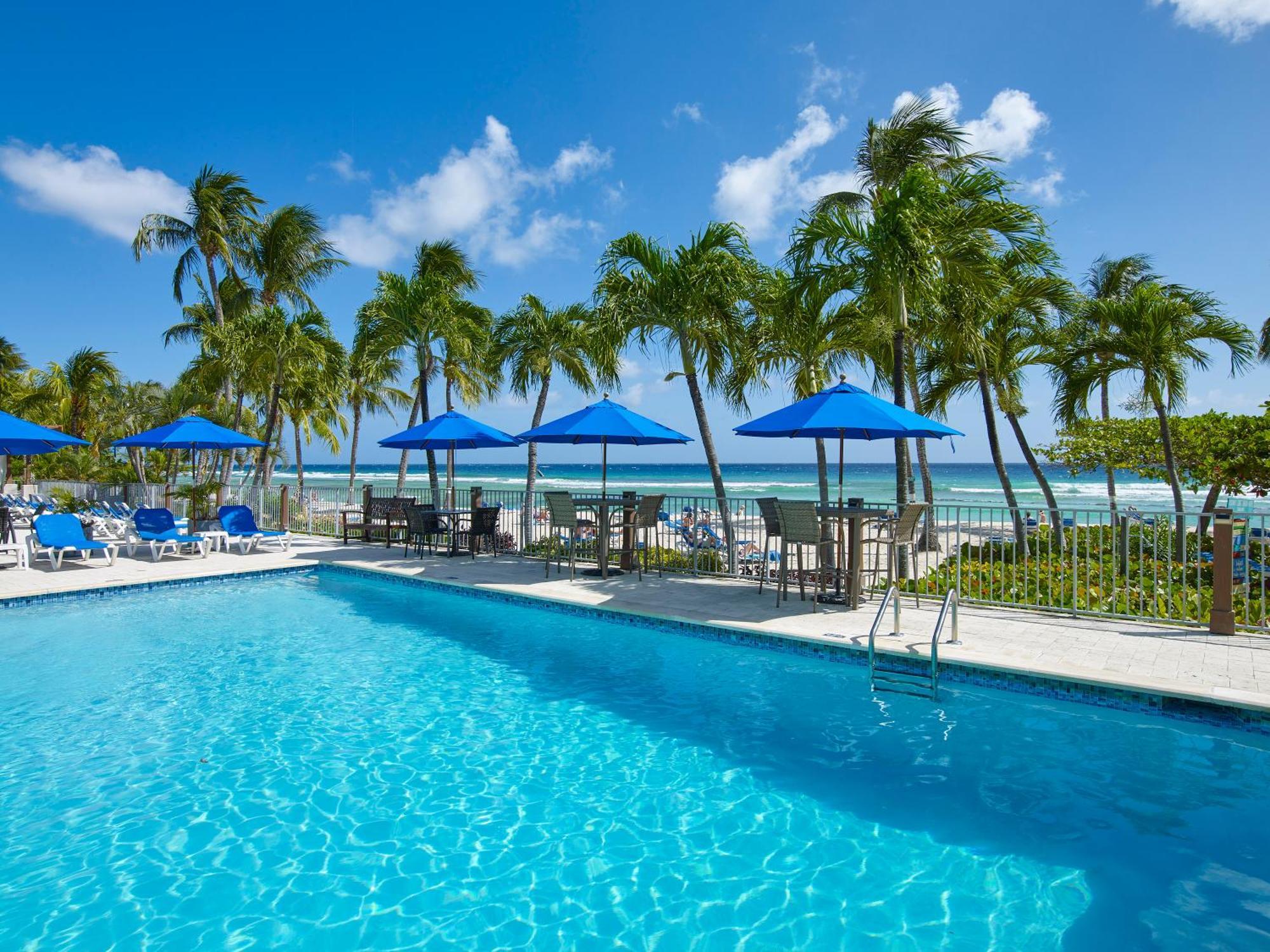 Coconut Court Beach Hotel Christ Church Eksteriør bilde