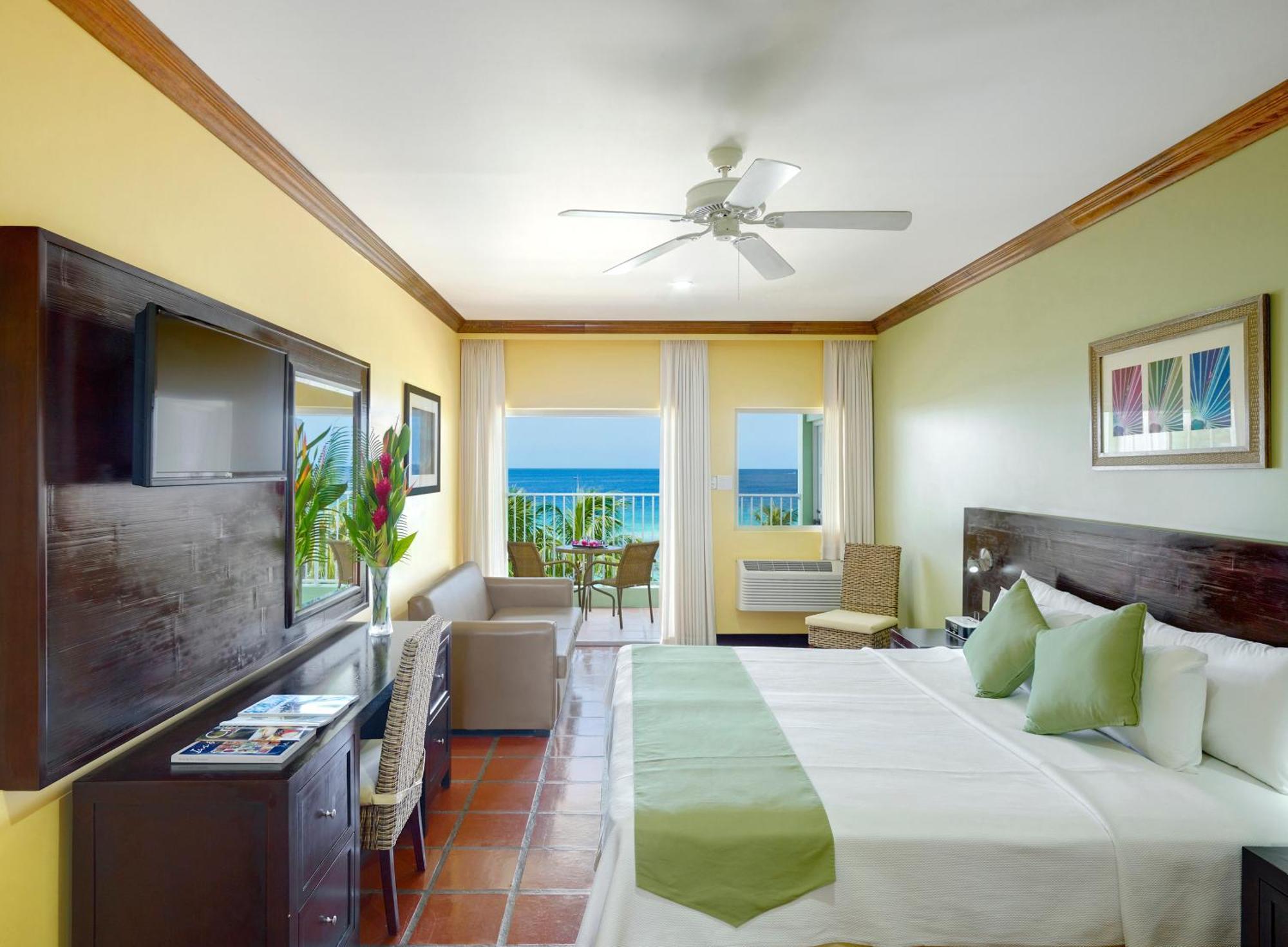 Coconut Court Beach Hotel Christ Church Eksteriør bilde